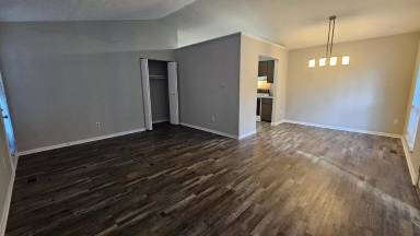 Main picture of 1465 Eaton Ave