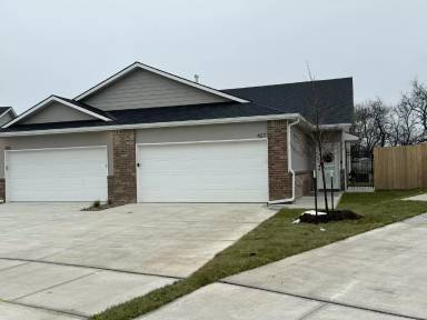 Main picture of 427 W May St