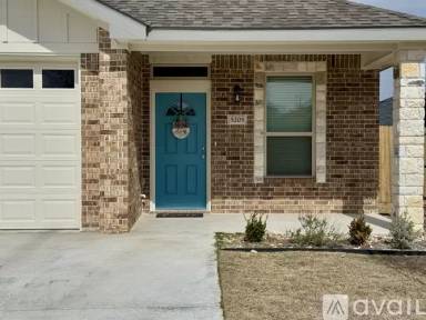 Main picture of 5205 Rose Garden Loop
