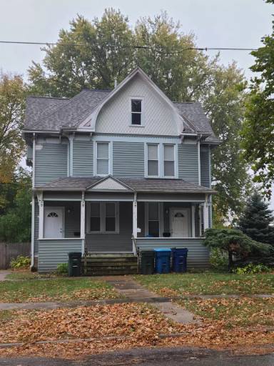 Main picture of 715 W 3rd St