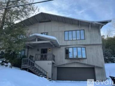 Main picture of 915 7th Ave