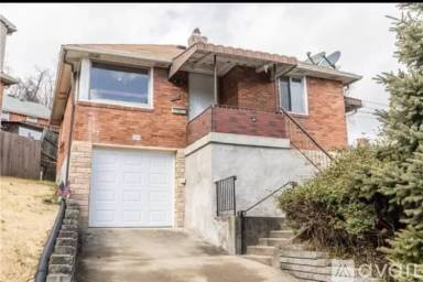 Main picture of 225 Desdemona St