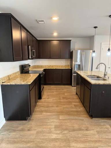 Main picture of 1002 Clydes Way