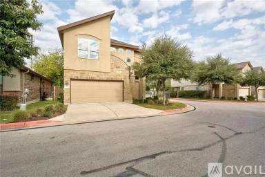 Main picture of 2001 Faro Dr