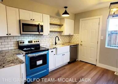 Main picture of 1406 E 9th St