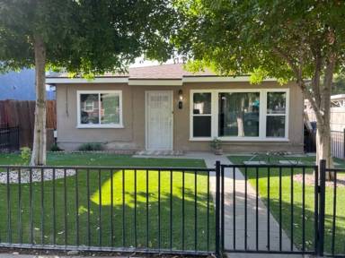 Main picture of 907 Clay St