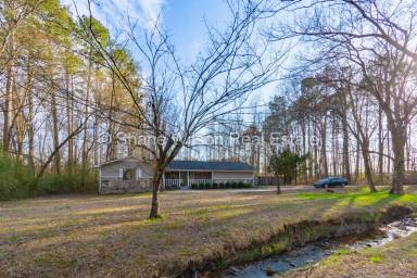 Main picture of 136 Cochran Dr NE