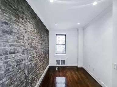 Main picture of 338 E 55th St