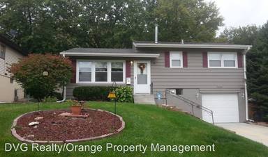 Main picture of 5912 N 69th St