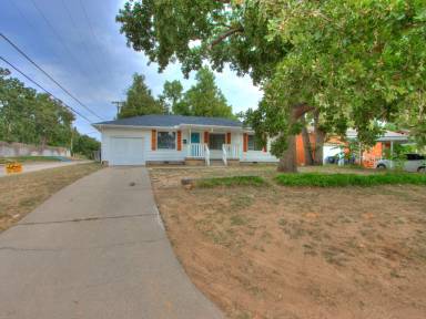 Main picture of 6745 NW 28th St