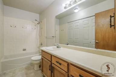 Main picture of 1305 Wellington Ave
