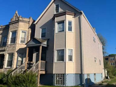Main picture of 1533 E 74th St