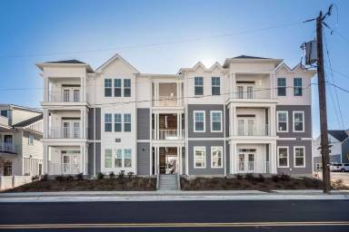 Main picture of 33 1/2 34th and Arctic Ave