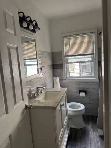 Main picture of 18933 Gilchrist St