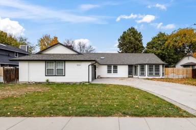 Main picture of 9834 W Edna St