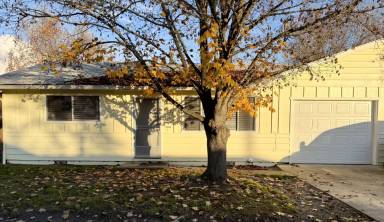 Main picture of 917 SW Bridge St
