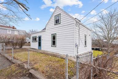 Main picture of 22 Third School St