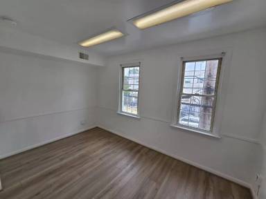 Main picture of 6 Dock St