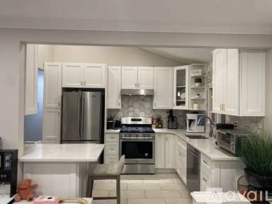 Main picture of 164 21 97 St