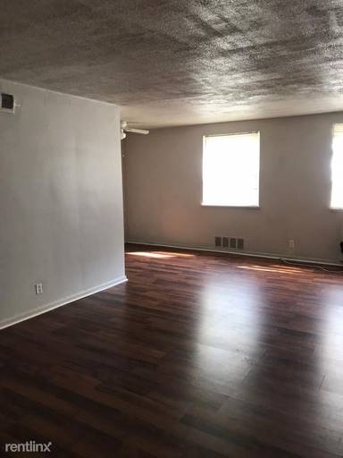 Main picture of 2840 S Moreland Blvd