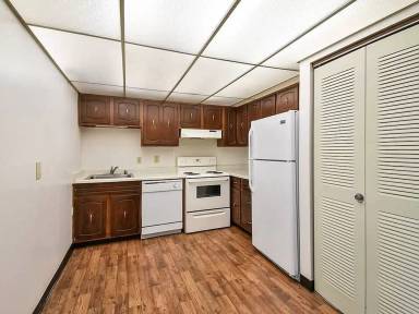 Main picture of 9220 N 75th St