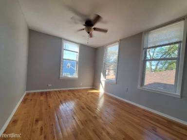Main picture of 3836 S Sacramento Ave