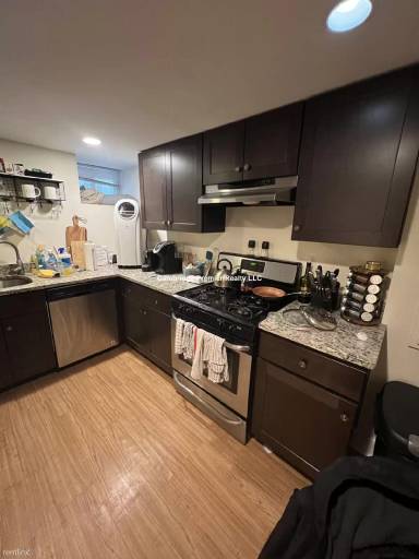 Main picture of 34 Chatham St
