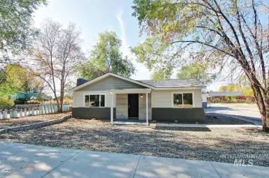 Main picture of 1001 Shamrock St