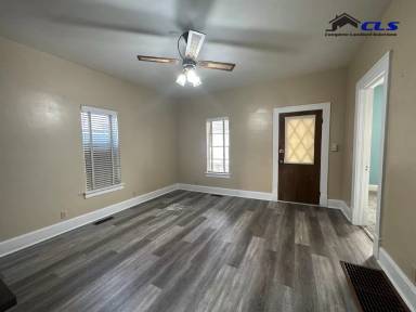 Main picture of 1516 Woodley Ave