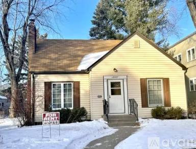 Main picture of 2287 Brewster St