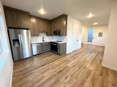 Main picture of 5080 SE 38th Ave