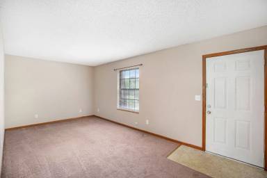 Main picture of 258 NW Woods Chapel Rd