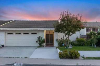 Main picture of 5012 Paseo de Vega