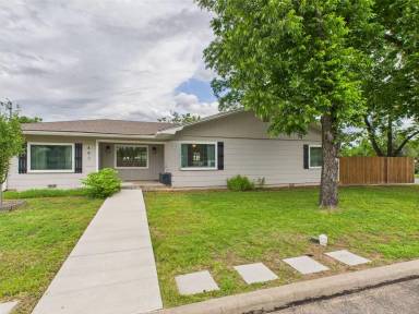 Main picture of 409 S Pear St