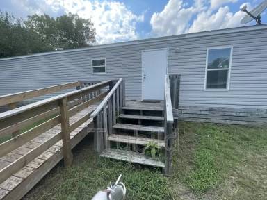 Main picture of 120 Lakeside Ln