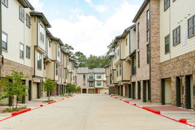 Main picture of 26206 Oak Ridge Dr
