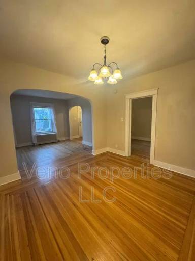 Main picture of 305 Altamont Ave
