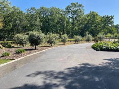 Main picture of 5050 Clayton Rd