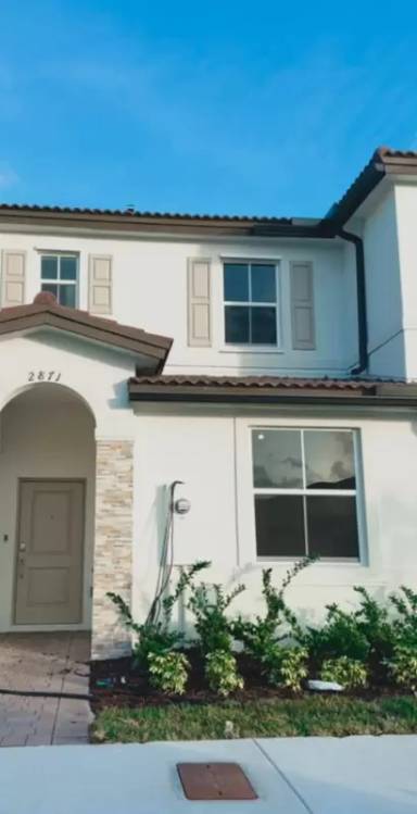 Main picture of 2871 SE 26th Pl