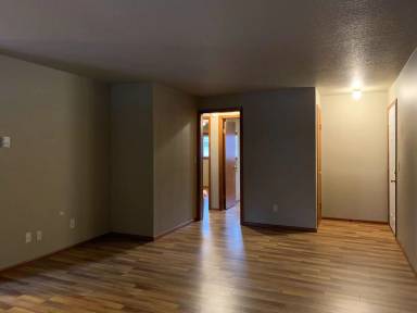 Main picture of 400 W McLoughlin Blvd