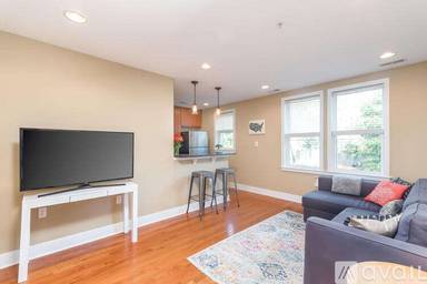 Main picture of 1352 Longfellow St NW