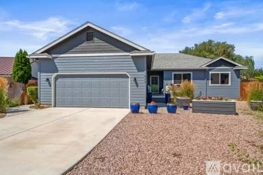 Main picture of 855 NW Maple Ln