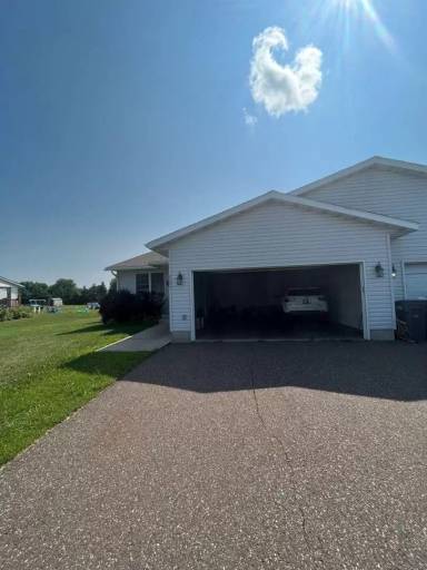 Main picture of 8695 141st St