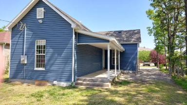 Main picture of 802 W 3rd St