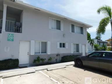 Main picture of 825 NE 6th St