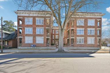 Main picture of 300 Goldsboro St E