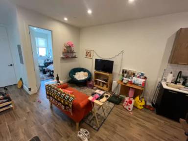 Main picture of 61 Troutman St