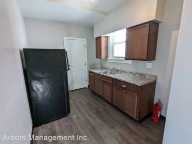 Main picture of 2401 Maple Ave