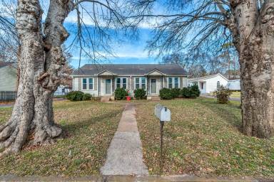 Main picture of 203 5th Ave