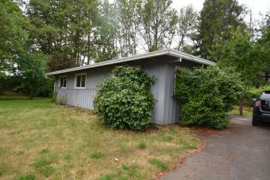 Main picture of 915 E Fourth Ave